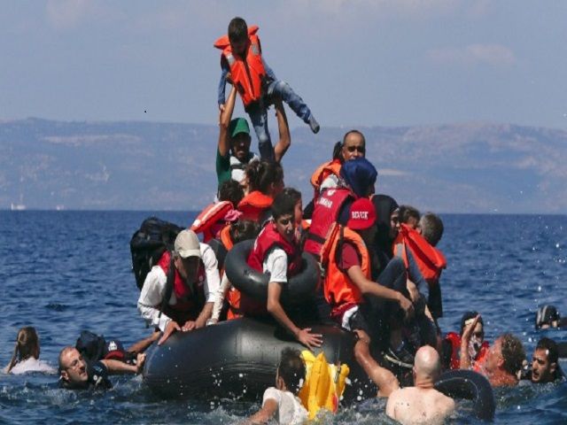 शरणार्थियों से भरी नौका डूबी, 38 लोग लापता
